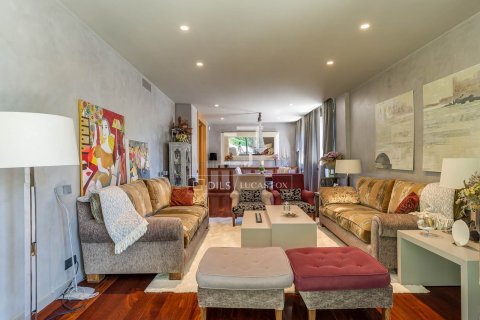 Apartamento de 4 dormitorios en venta en Barcelona, Cataluña, Spain № 8771 - foto 10