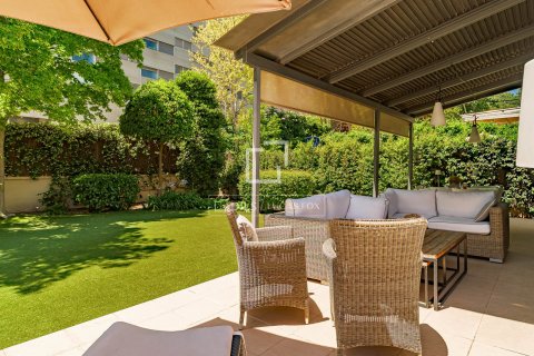 Apartamento de 4 dormitorios en venta en Barcelona, Cataluña, Spain № 8771 - foto 6