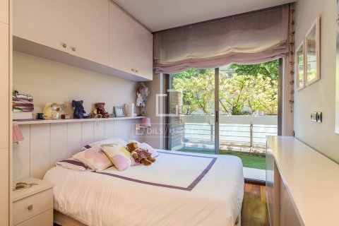 Apartamento de 4 dormitorios en venta en Barcelona, Cataluña, Spain № 8771 - foto 19