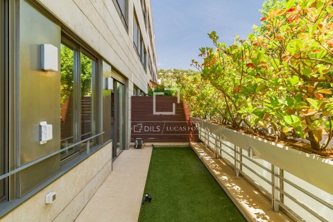 Apartamento de 4 dormitorios en venta en Barcelona, Cataluña, Spain № 8771 - foto 22