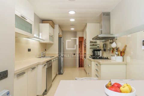 Apartamento de 4 dormitorios en venta en Barcelona, Cataluña, Spain № 8771 - foto 16