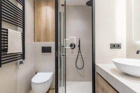 Apartamento de 2 dormitorios en venta en Barcelona, Cataluña, Spain № 8751 - foto 20