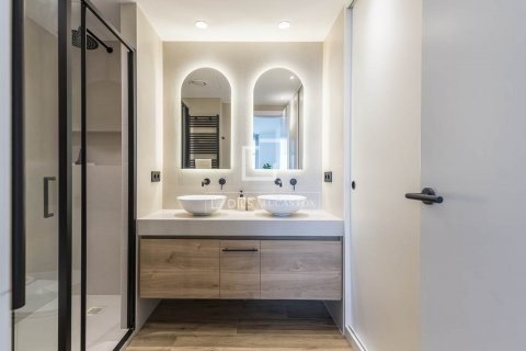Apartamento de 2 dormitorios en venta en Barcelona, Cataluña, Spain № 8751 - foto 18