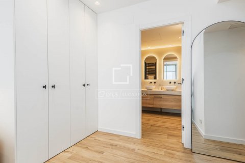 Apartamento de 2 dormitorios en venta en Barcelona, Cataluña, Spain № 8751 - foto 17