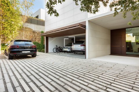 Villa de 6 dormitorios en venta en Barcelona, Cataluña, Spain № 8755 - foto 16