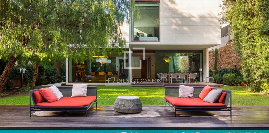 Villa de 6 dormitorios en venta en Barcelona, Cataluña, Spain № 8755