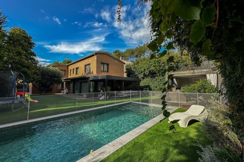 Сasa de 4 dormitorios en venta en Sant Cugat del Vallès, Barcelona, Cataluña, Spain № 1434