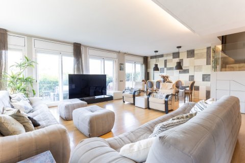 Сasa de 6 dormitorios en venta en Sant Cugat del Vallès, Barcelona, Cataluña, Spain № 1431 - foto 10
