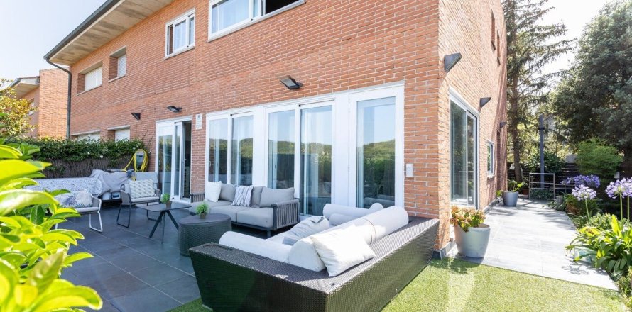 Сasa de 6 dormitorios en venta en Sant Cugat del Vallès, Barcelona, Cataluña, Spain № 1431