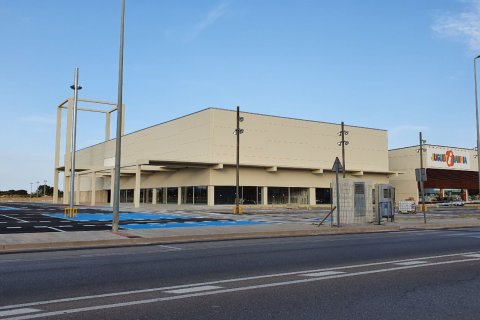 Propiedad comercial de 3869 m² en venta en Vilanova i la Geltrú, Barcelona, Cataluña, Spain № 1437