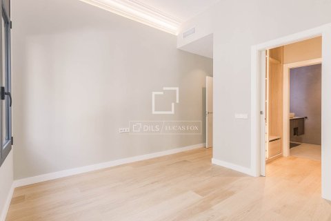 Apartamento de 5 dormitorios en venta en Barcelona, Cataluña, Spain № 6413 - foto 30