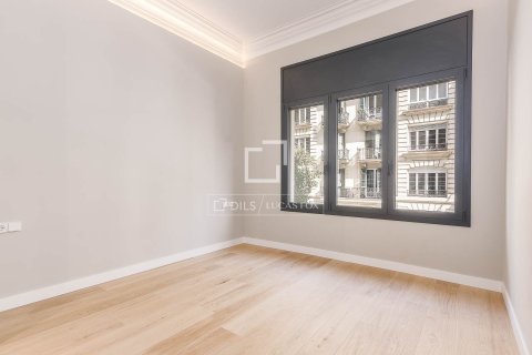 Apartamento de 5 dormitorios en venta en Barcelona, Cataluña, Spain № 6413 - foto 27