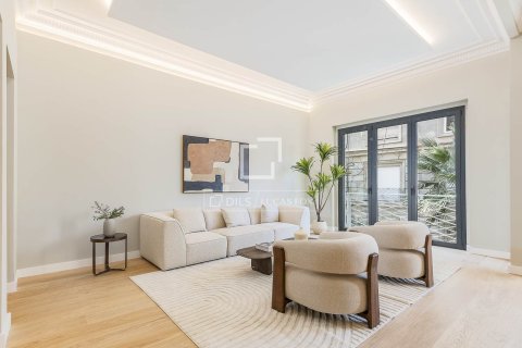 Apartamento de 5 dormitorios en venta en Barcelona, Cataluña, Spain № 6413 - foto 8