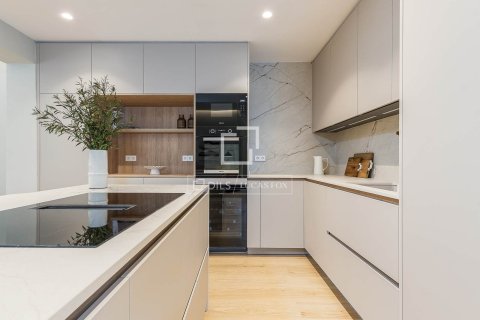 Apartamento de 5 dormitorios en venta en Barcelona, Cataluña, Spain № 6413 - foto 13