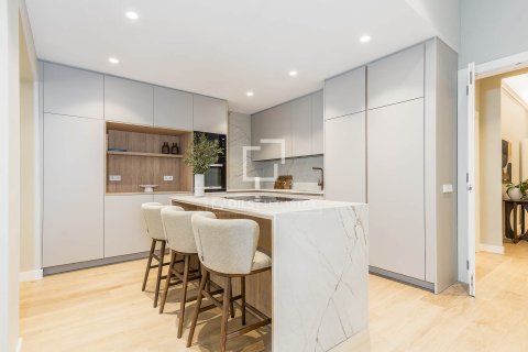 Apartamento de 5 dormitorios en venta en Barcelona, Cataluña, Spain № 6413 - foto 12
