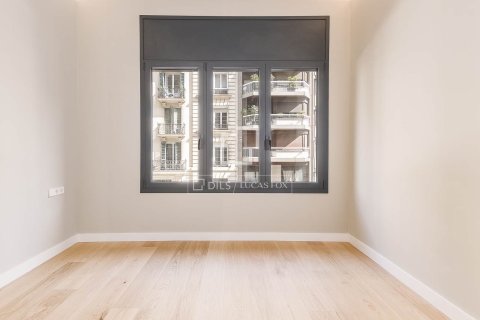 Apartamento de 5 dormitorios en venta en Barcelona, Cataluña, Spain № 6413 - foto 28