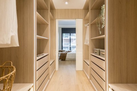 Apartamento de 5 dormitorios en venta en Barcelona, Cataluña, Spain № 6413 - foto 26
