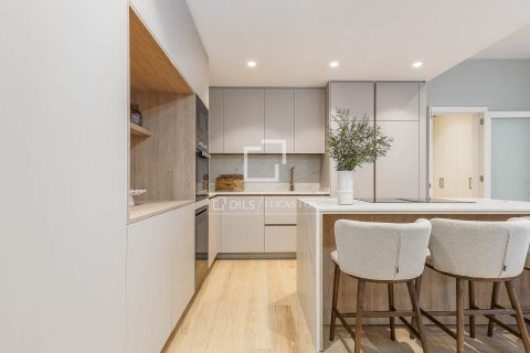 Apartamento de 5 dormitorios en venta en Barcelona, Cataluña, Spain № 6413 - foto 14