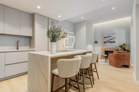 Apartamento de 5 dormitorios en venta en Barcelona, Cataluña, Spain № 6413 - foto 15