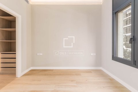 Apartamento de 5 dormitorios en venta en Barcelona, Cataluña, Spain № 6413 - foto 29