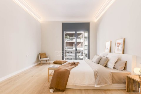 Apartamento de 5 dormitorios en venta en Barcelona, Cataluña, Spain № 6413 - foto 18