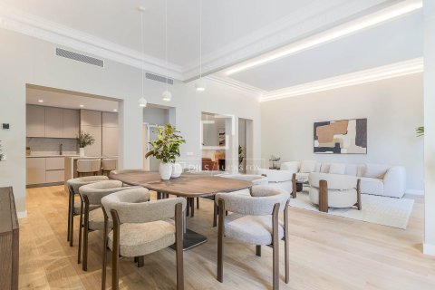 Apartamento de 5 dormitorios en venta en Barcelona, Cataluña, Spain № 6413 - foto 10