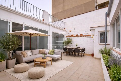 Villa de 4 dormitorios en venta en Vilanova i la Geltrú, Barcelona, Cataluña, Spain № 6415 - foto 3