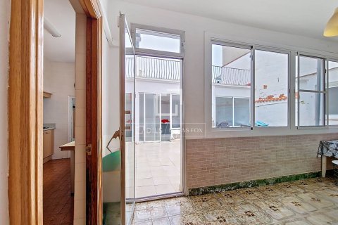 Villa de 4 dormitorios en venta en Vilanova i la Geltrú, Barcelona, Cataluña, Spain № 6415 - foto 25