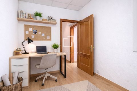 Villa de 4 dormitorios en venta en Vilanova i la Geltrú, Barcelona, Cataluña, Spain № 6415 - foto 24