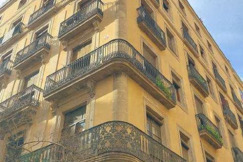 Apartamento de 9 dormitorios en venta en Barcelona, Cataluña, Spain № 8291 - foto 30