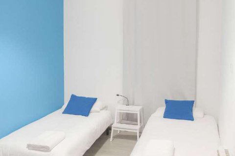 Apartamento de 9 dormitorios en venta en Barcelona, Cataluña, Spain № 8291 - foto 5