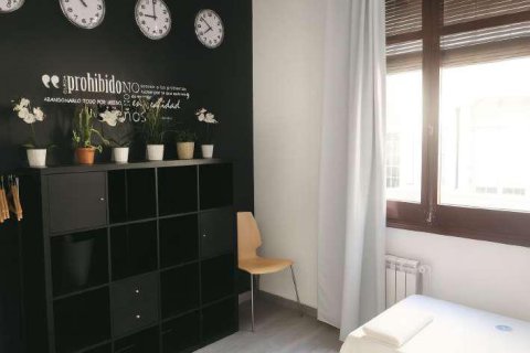 Apartamento de 9 dormitorios en venta en Barcelona, Cataluña, Spain № 8291 - foto 4