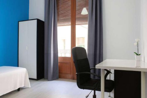 Apartamento de 9 dormitorios en venta en Barcelona, Cataluña, Spain № 8291 - foto 13