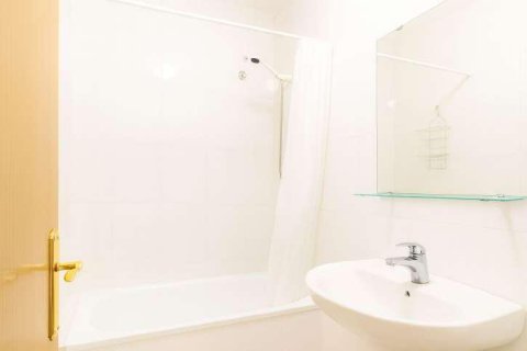 Apartamento de 9 dormitorios en venta en Barcelona, Cataluña, Spain № 8291 - foto 12
