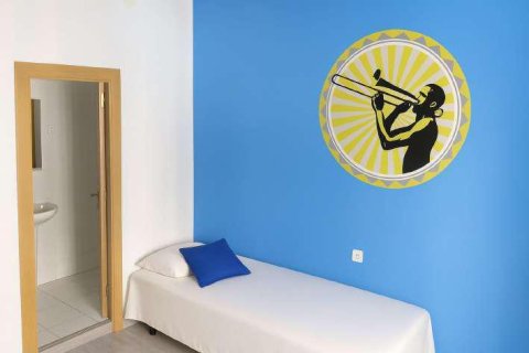 Apartamento de 9 dormitorios en venta en Barcelona, Cataluña, Spain № 8291 - foto 14