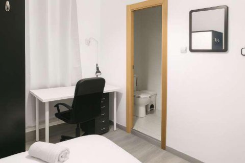 Apartamento de 9 dormitorios en venta en Barcelona, Cataluña, Spain № 8291 - foto 8