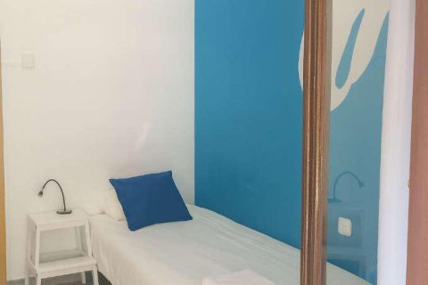 Apartamento de 9 dormitorios en venta en Barcelona, Cataluña, Spain № 8291 - foto 15
