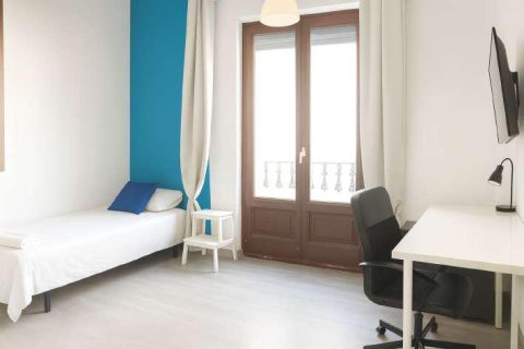 Apartamento de 9 dormitorios en venta en Barcelona, Cataluña, Spain № 8291 - foto 3