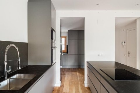 2 bedrooms apartment for sale in Trafalgar 72 Barcelona, Catalonia, Spain № 3422 - photo 4