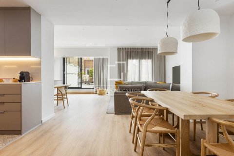 Apartamento de 3 dormitorios en alquiler en Barcelona, Cataluña, Spain № 6361