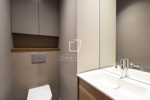 Apartamento de 3 dormitorios en venta en Barcelona, Cataluña, Spain № 7255 - foto 12
