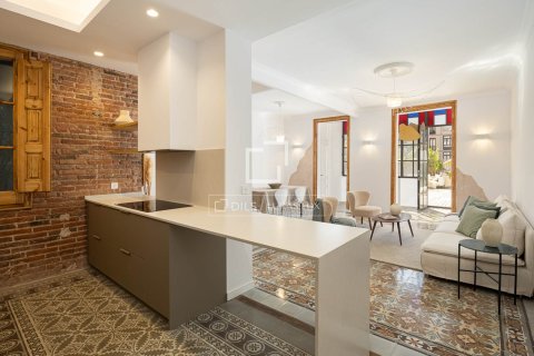 Apartamento de 3 dormitorios en venta en Barcelona, Cataluña, Spain № 7255