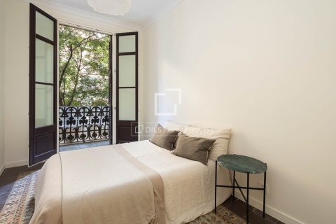 Apartamento de 3 dormitorios en venta en Barcelona, Cataluña, Spain № 7255 - foto 6