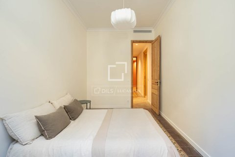 Apartamento de 3 dormitorios en venta en Barcelona, Cataluña, Spain № 7255 - foto 5