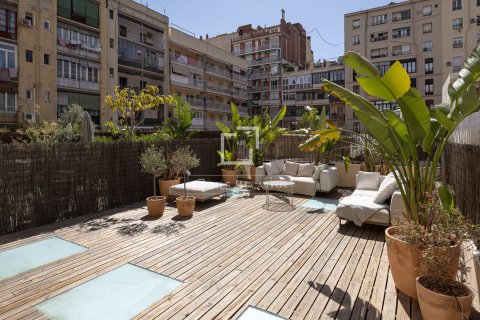 Apartamento de 3 dormitorios en venta en Barcelona, Cataluña, Spain № 7255 - foto 27