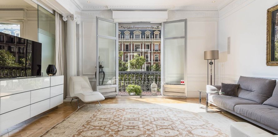5 bedrooms apartment for sale in Barcelona, Catalonia, Spain № 7252