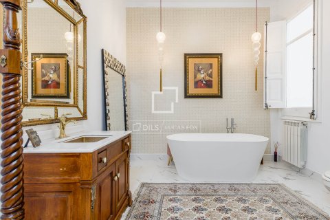 5 bedrooms apartment for sale in Barcelona, Catalonia, Spain № 7252 - photo 6