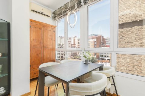 Apartamento de 4 dormitorios en venta en Barcelona, Cataluña, Spain № 7263