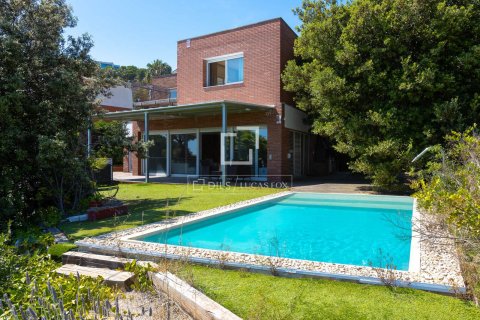 Villa de 4 dormitorios en venta en Teia, Barcelona, Cataluña, Spain № 7264