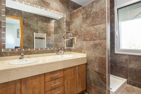 Villa de 5 dormitorios en venta en Sant Cugat del Vallès, Barcelona, Cataluña, Spain № 7260 - foto 15